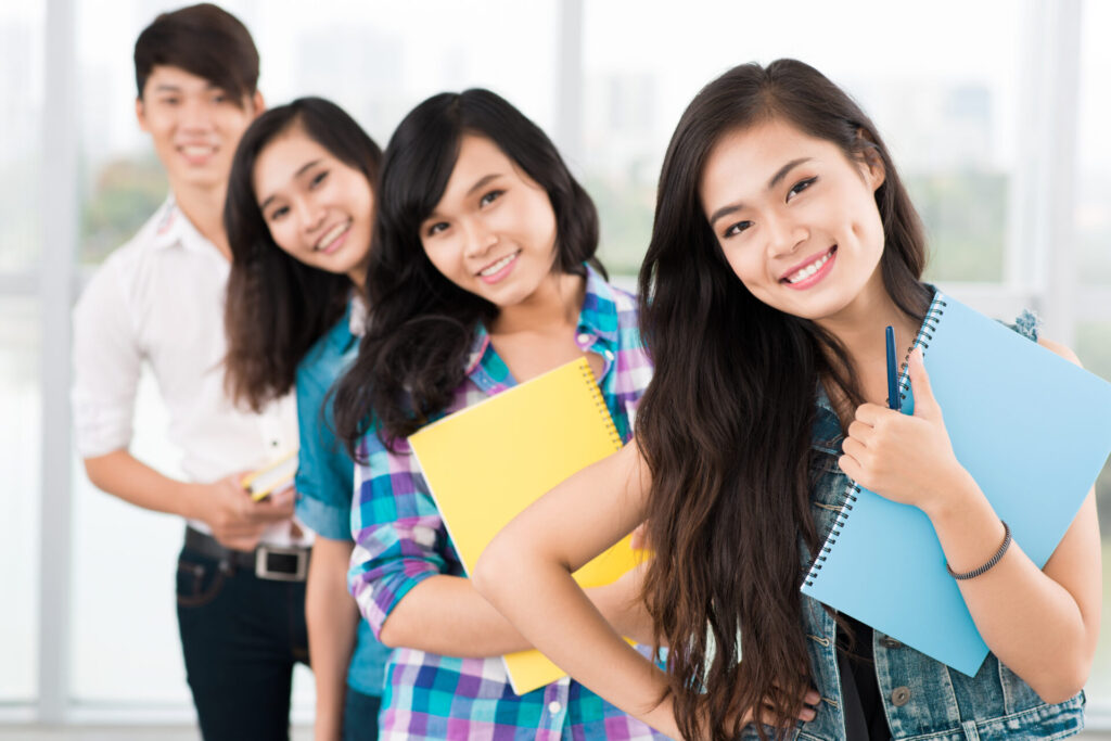 กลุ่มนักศึกษาเตรียมสอบ IELTS หัวข้อสิ่งแวดล้อมและการเปลี่ยนแปลงสภาพภูมิอากาศที่ ILC หัวหิน